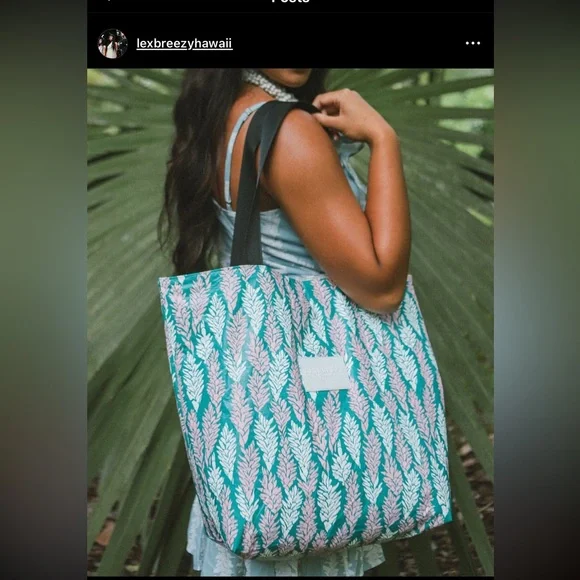 ❌❌❌ SOLD LPH❌❌❌LexBreezy Hawaii 🌺 Awapuhi Tita Tote and Clutch NWT - Picture 2 of 11